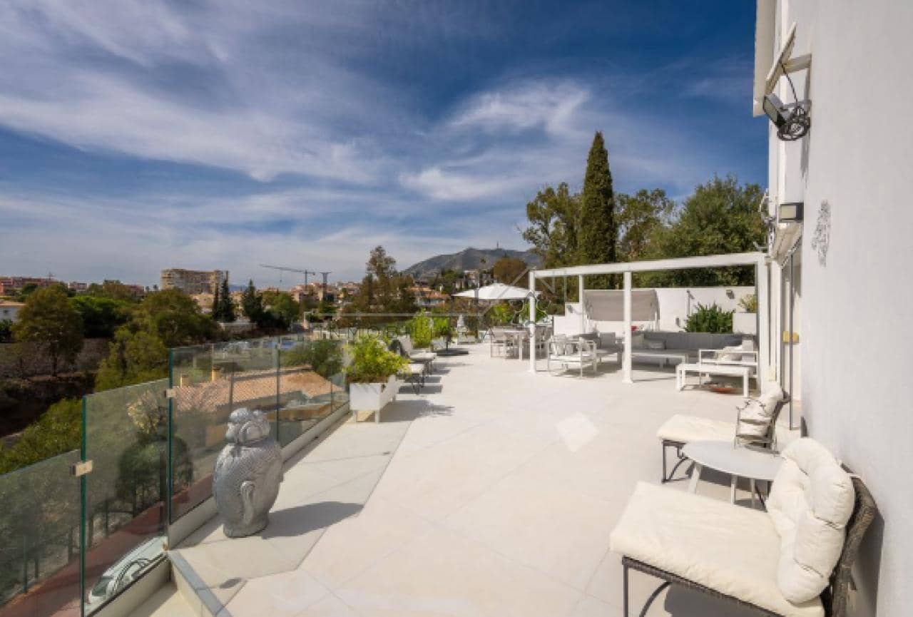 Chalet de 3 habitaciones en Fuengirola en venta con piscina - 1.195.000 € (Ref: 9583323)