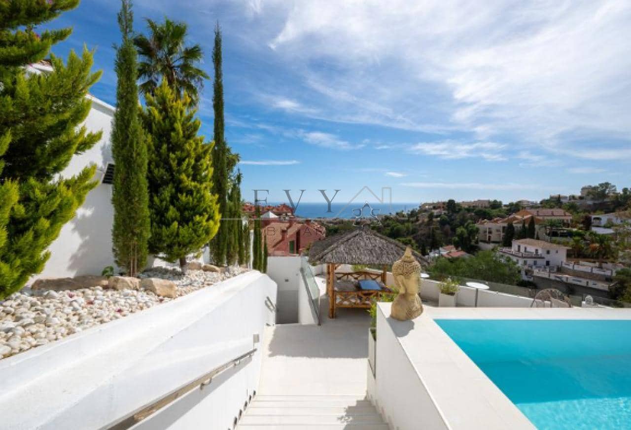 Chalet de 3 habitaciones en Fuengirola en venta con piscina - 1.195.000 € (Ref: 9583323)