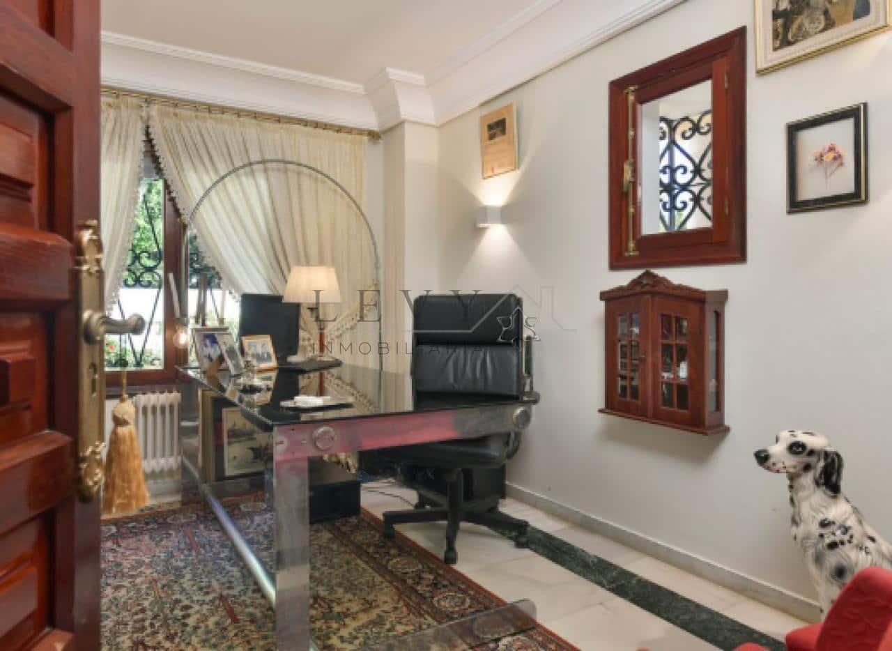 6 makuuhuone Huvila myytävänä paikassa Marbella mukana uima-altaan - 1 595 000 € (Ref: 9583324)