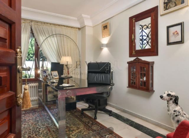 6 makuuhuone Huvila myytävänä paikassa Marbella mukana uima-altaan - 1 595 000 € (Ref: 9583324)