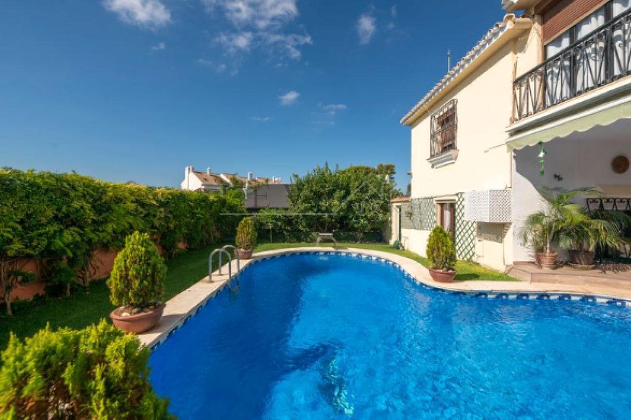 6 makuuhuone Huvila myytävänä paikassa Marbella mukana uima-altaan - 1 595 000 € (Ref: 9583324)