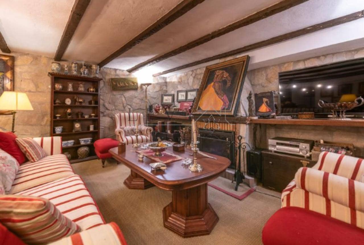 6 makuuhuone Huvila myytävänä paikassa Marbella mukana uima-altaan - 1 595 000 € (Ref: 9583324)