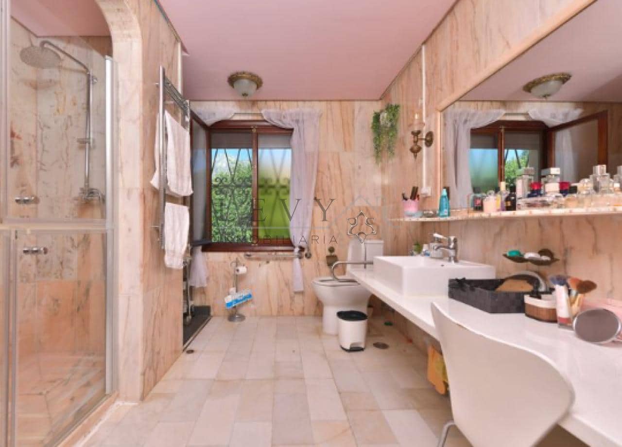 6 makuuhuone Huvila myytävänä paikassa Marbella mukana uima-altaan - 1 595 000 € (Ref: 9583324)