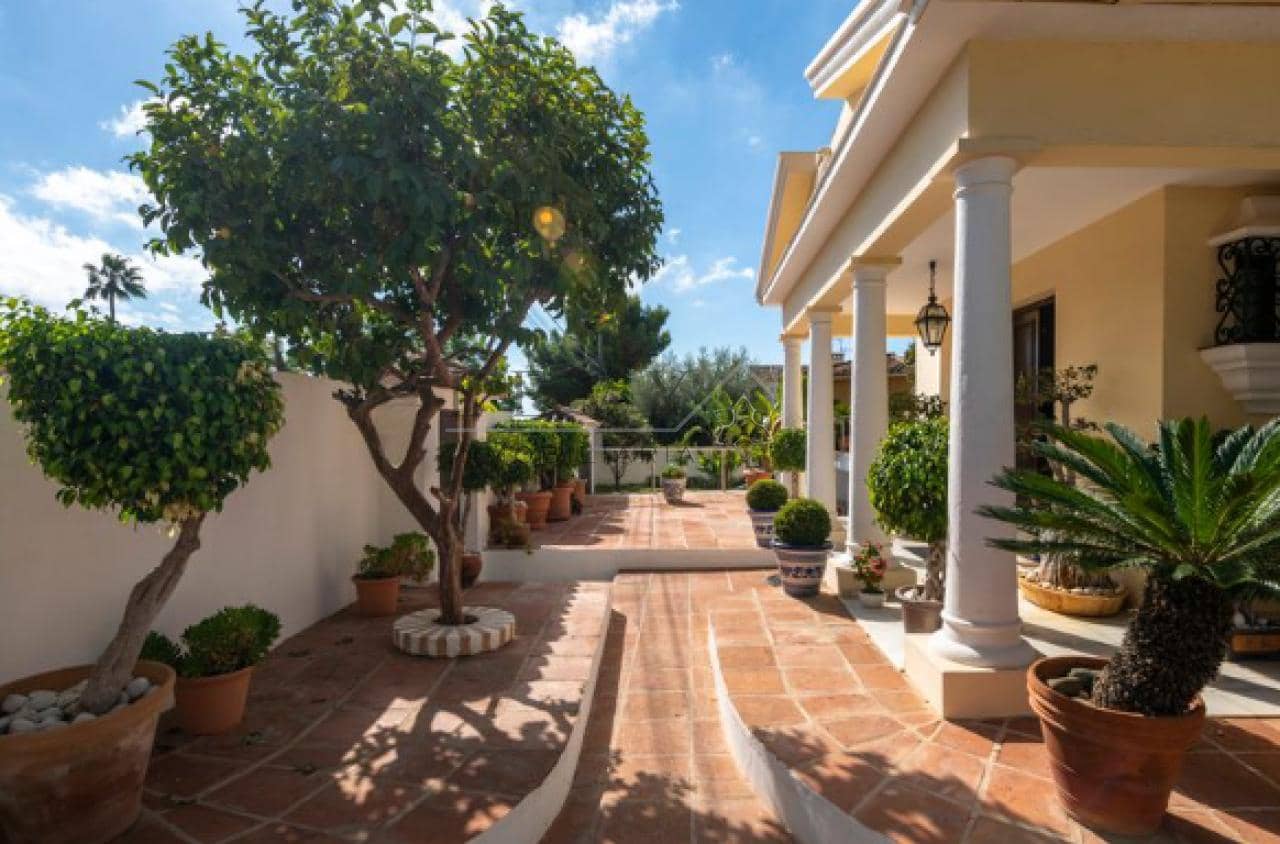 6 makuuhuone Huvila myytävänä paikassa Marbella mukana uima-altaan - 1 595 000 € (Ref: 9583324)