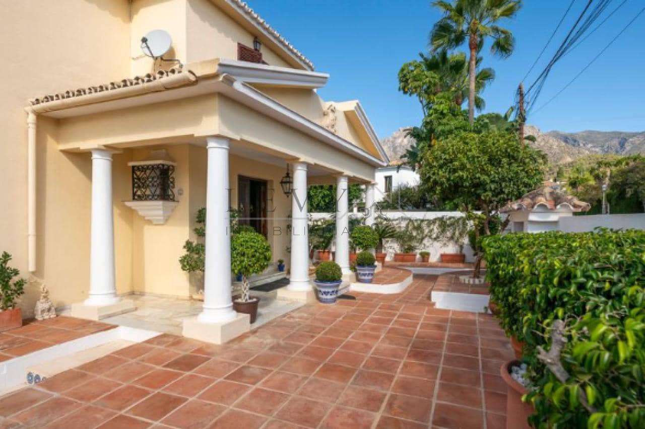 6 makuuhuone Huvila myytävänä paikassa Marbella mukana uima-altaan - 1 595 000 € (Ref: 9583324)