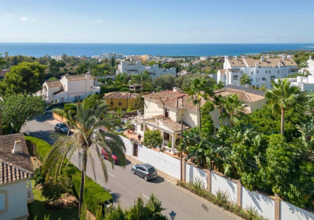 6 makuuhuone Huvila myytävänä paikassa Marbella mukana uima-altaan - 1 595 000 € (Ref: 9583324)