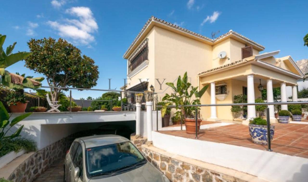 6 makuuhuone Huvila myytävänä paikassa Marbella mukana uima-altaan - 1 595 000 € (Ref: 9583324)