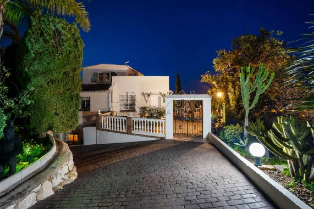 6 soverom Villa til salgs i Benalmadena med svømmebasseng garasje - € 2 625 000 (Ref: 9583325)