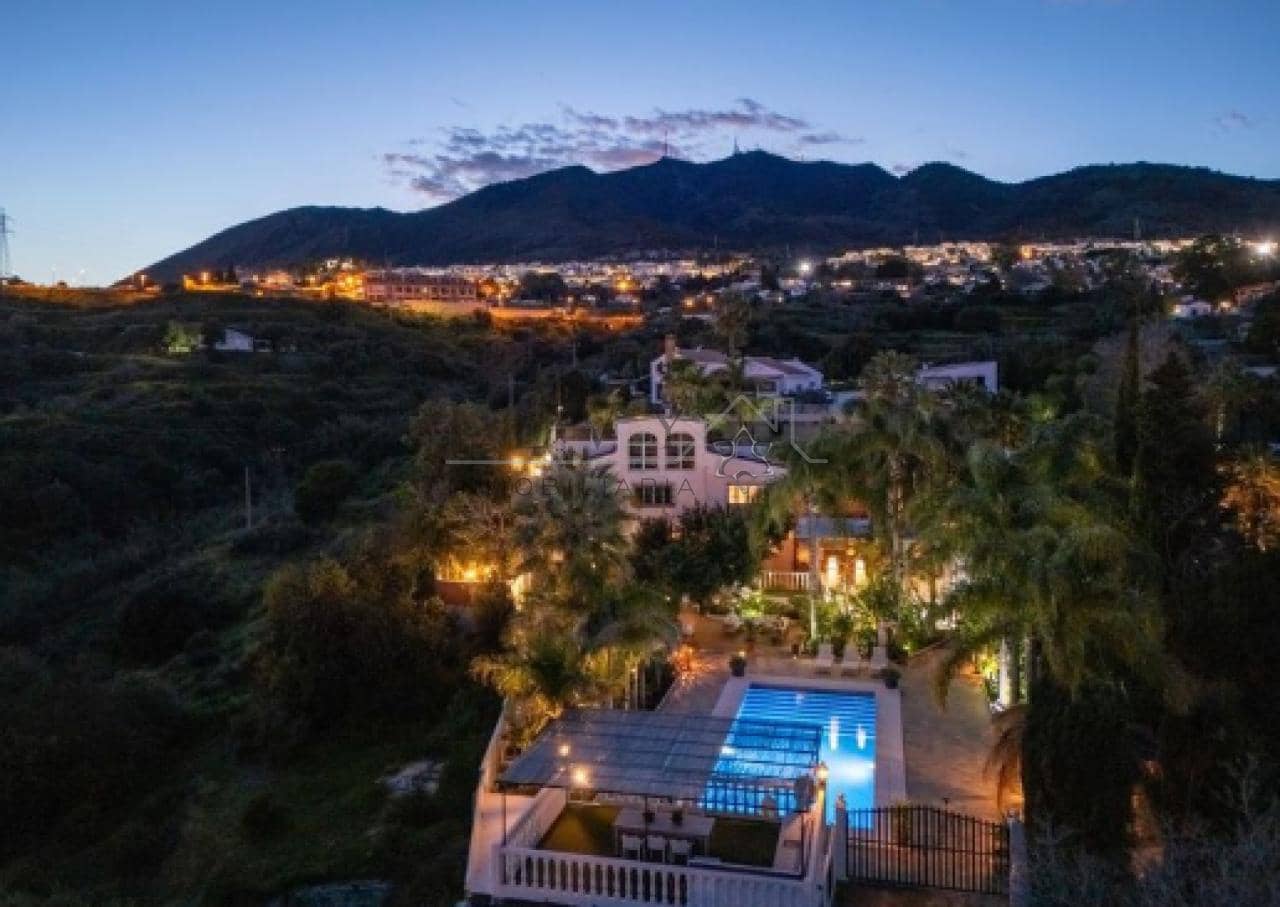 6 soverom Villa til salgs i Benalmadena med svømmebasseng garasje - € 2 625 000 (Ref: 9583325)