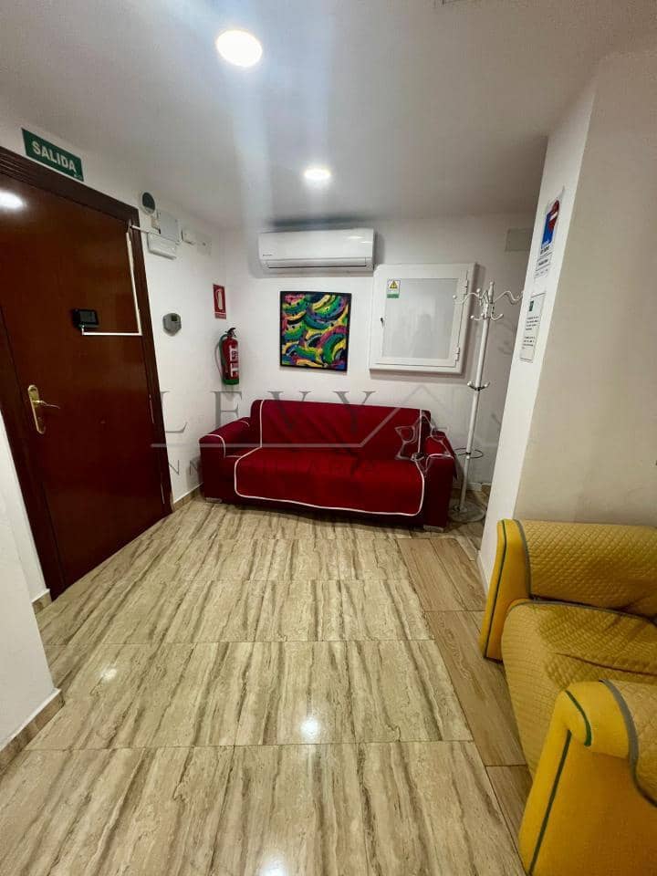 Commercieel te koop in Nueva Andalucia - € 350.000 (Ref: 9583329)