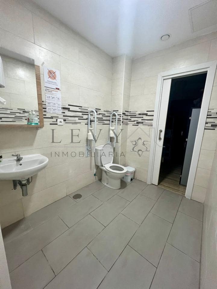 Commercieel te koop in Nueva Andalucia - € 350.000 (Ref: 9583329)