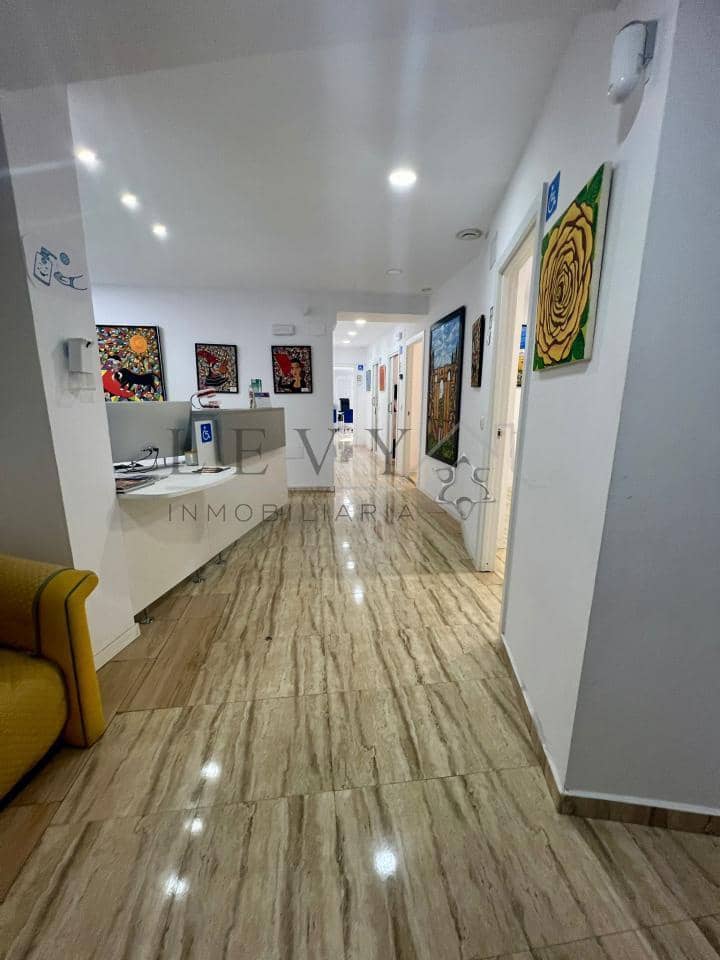 Commercieel te koop in Nueva Andalucia - € 350.000 (Ref: 9583329)