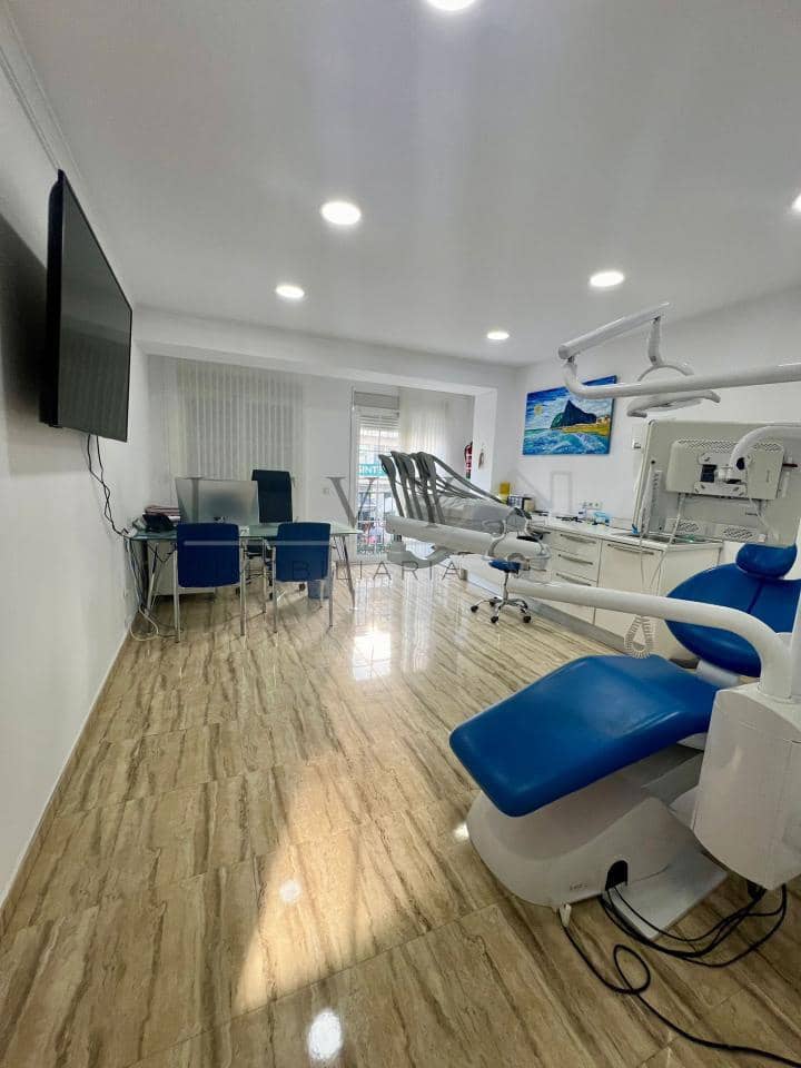 Commercieel te koop in Nueva Andalucia - € 350.000 (Ref: 9583329)