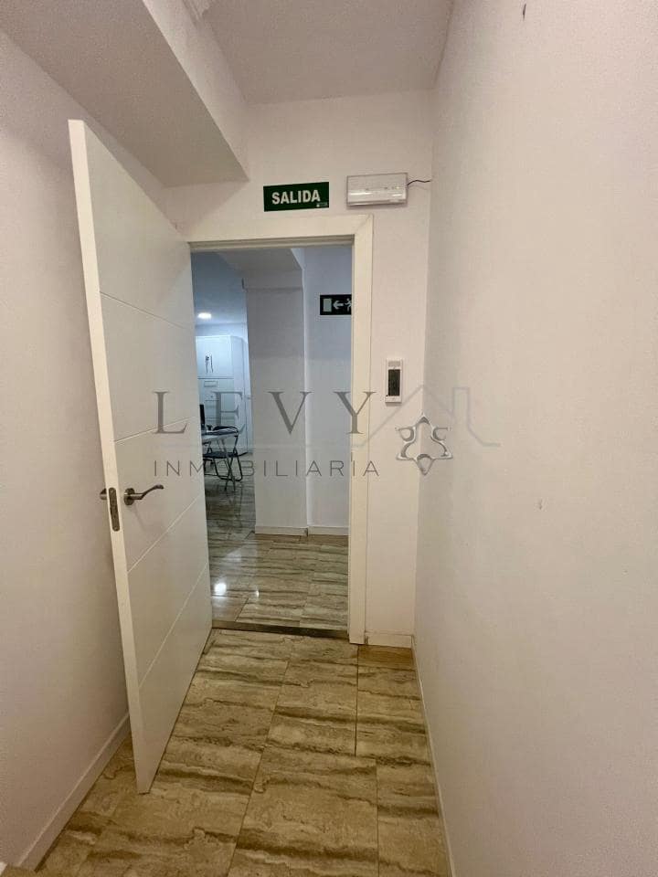 Commercieel te koop in Nueva Andalucia - € 350.000 (Ref: 9583329)