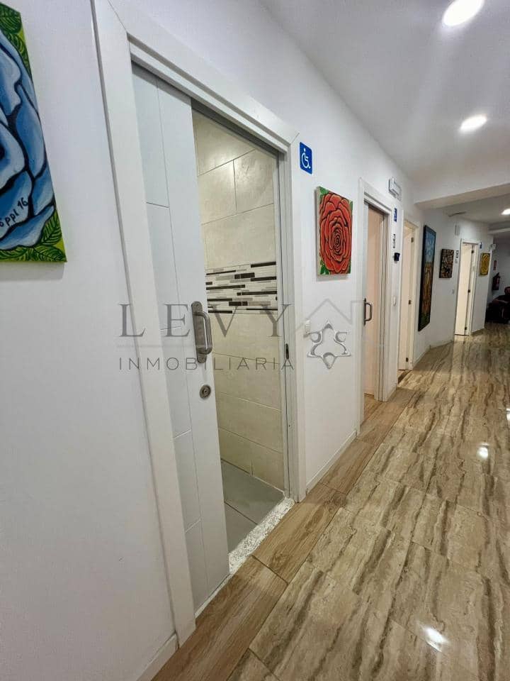 Commercieel te koop in Nueva Andalucia - € 350.000 (Ref: 9583329)