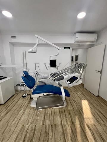 Commercieel te koop in Nueva Andalucia, Marbella - € 350.000 (Ref: 9583329)