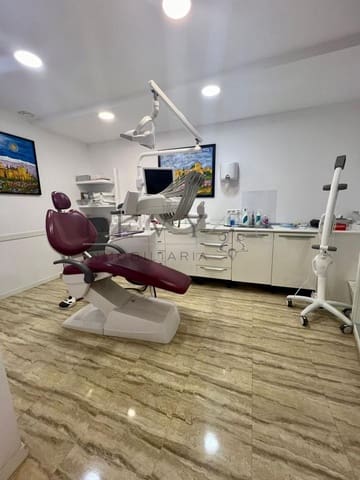 Commercieel te koop in Nueva Andalucia, Marbella - € 350.000 (Ref: 9583329)