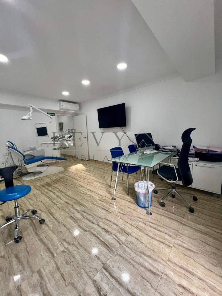 Commercieel te koop in Nueva Andalucia - € 350.000 (Ref: 9583329)