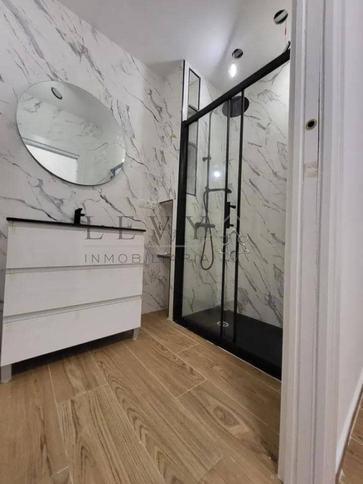 Kontor til salg i Malaga by - € 150.000 (Ref: 9583334)