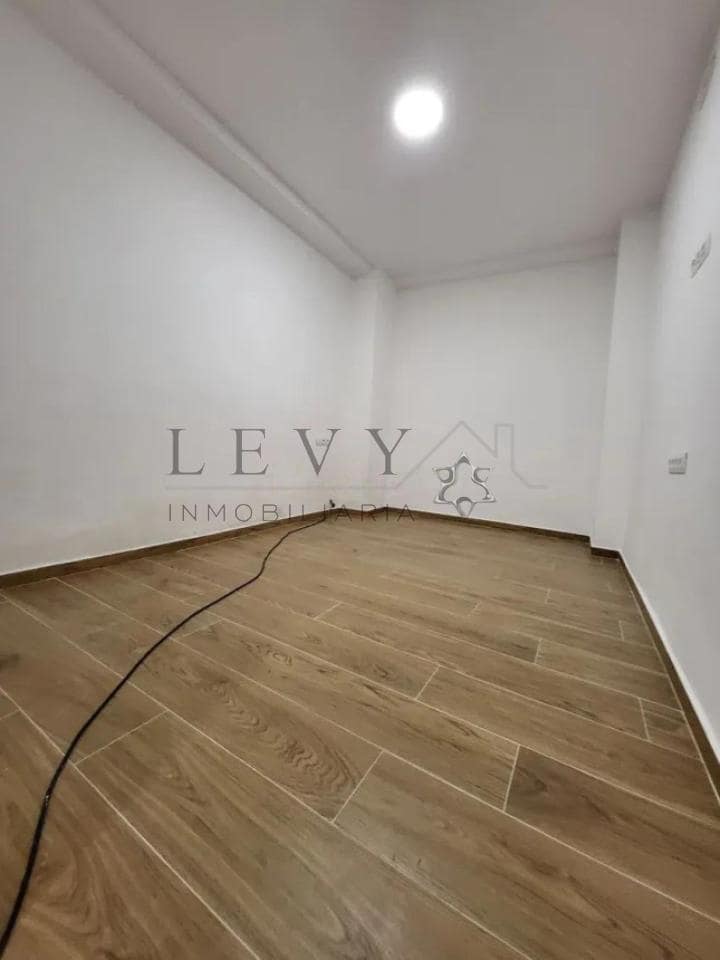 Kontor til salg i Malaga by - € 150.000 (Ref: 9583334)