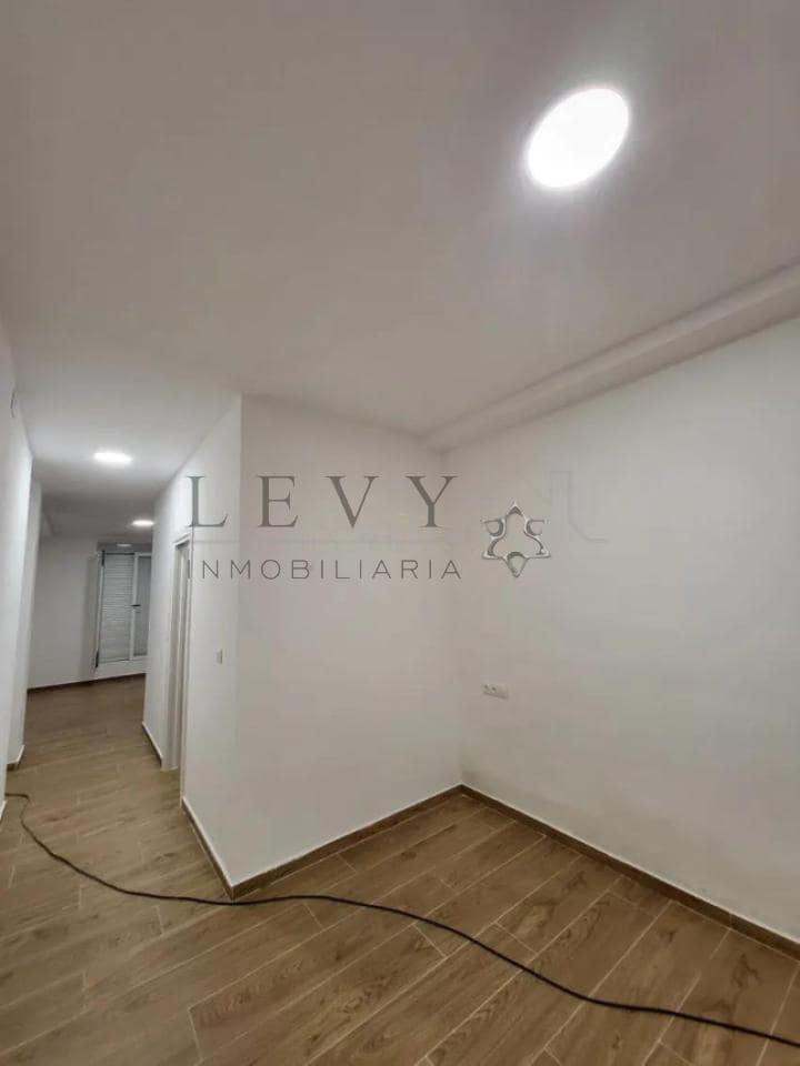 Kontor til salg i Malaga by - € 150.000 (Ref: 9583334)