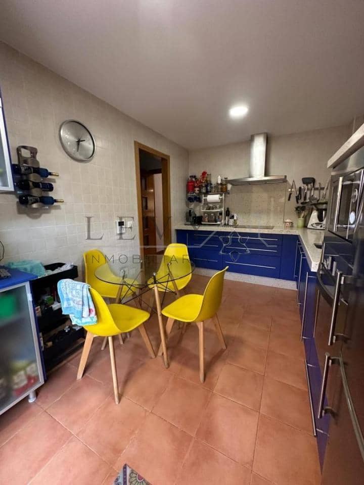 4 sypialnia Dom blizniak na sprzedaż w Miasto Malaga z basenem - 455 000 € (Ref: 9599260)