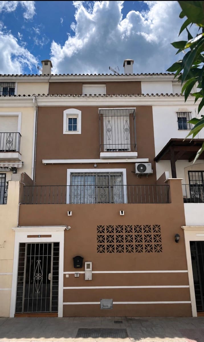 4 chambre Villa/Maison Mitoyenne à vendre à Coin avec garage - 395 000 € (Ref: 10049324)