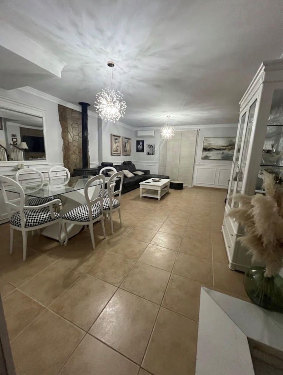 4 chambre Villa/Maison Mitoyenne à vendre à Coin avec garage - 395 000 € (Ref: 10049324)
