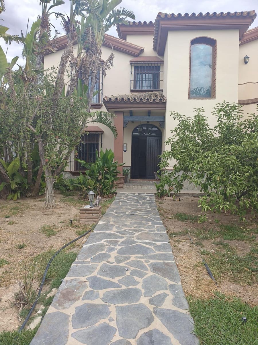Chalet de 4 habitaciones en Alhaurín el Grande en venta con piscina garaje - 695.000 € (Ref: 10064725)