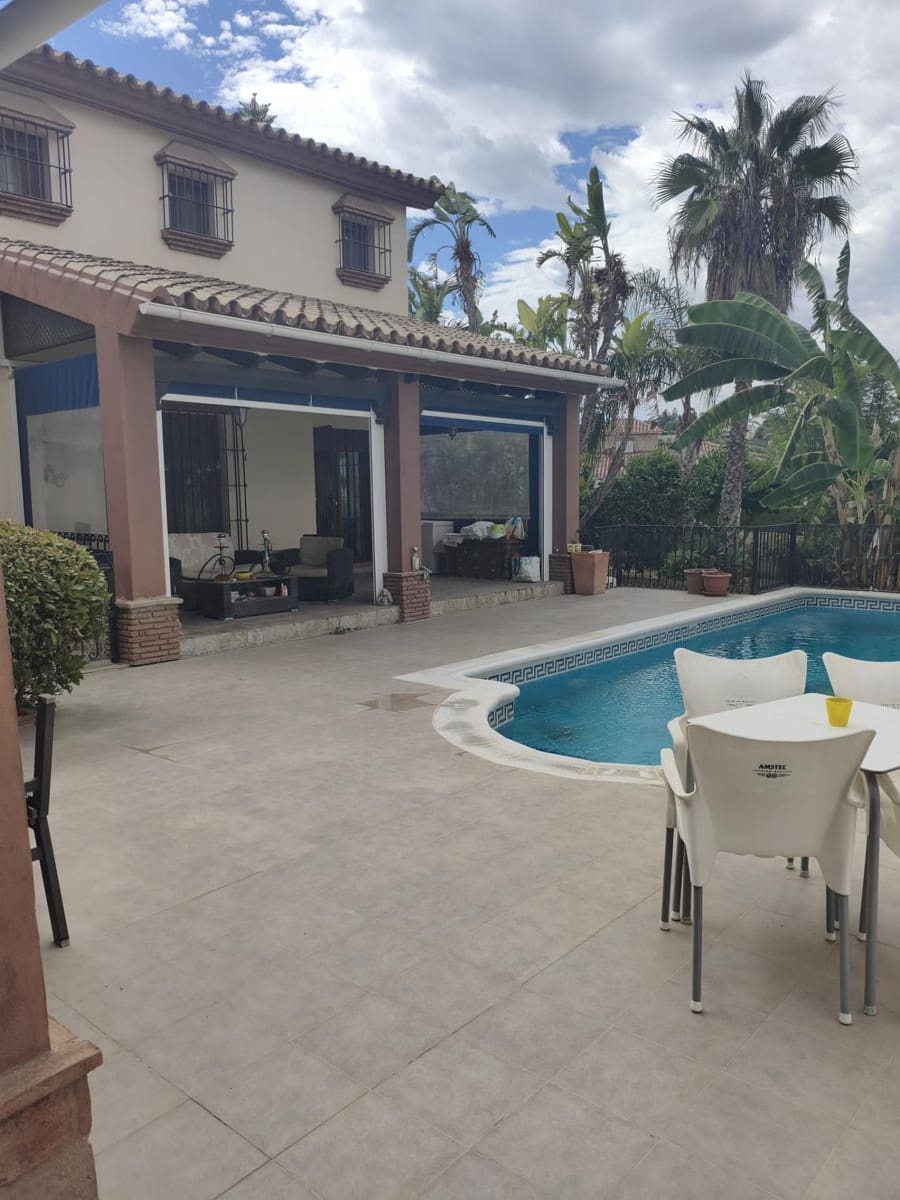Chalet de 4 habitaciones en Alhaurín el Grande en venta con piscina garaje - 695.000 € (Ref: 10064725)