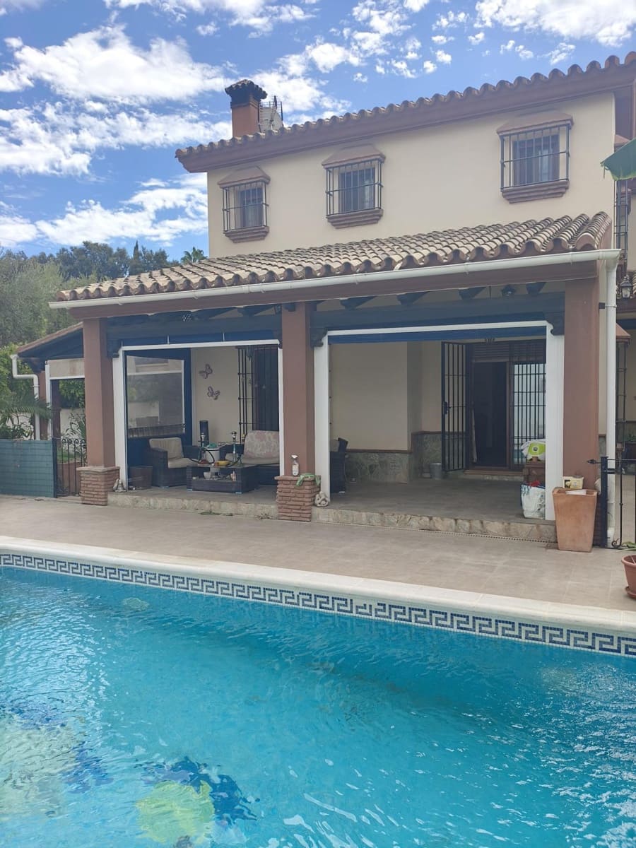 Chalet de 4 habitaciones en Alhaurín el Grande en venta con piscina garaje - 695.000 € (Ref: 10064725)