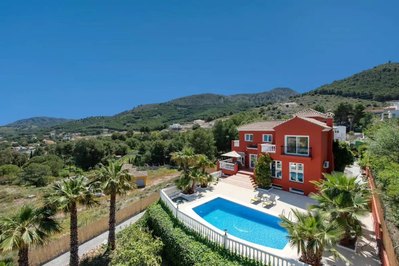 4 soveværelse Villa til salg i Pinos de Alhaurin med swimmingpool garage - € 895.000 (Ref: 10078424)