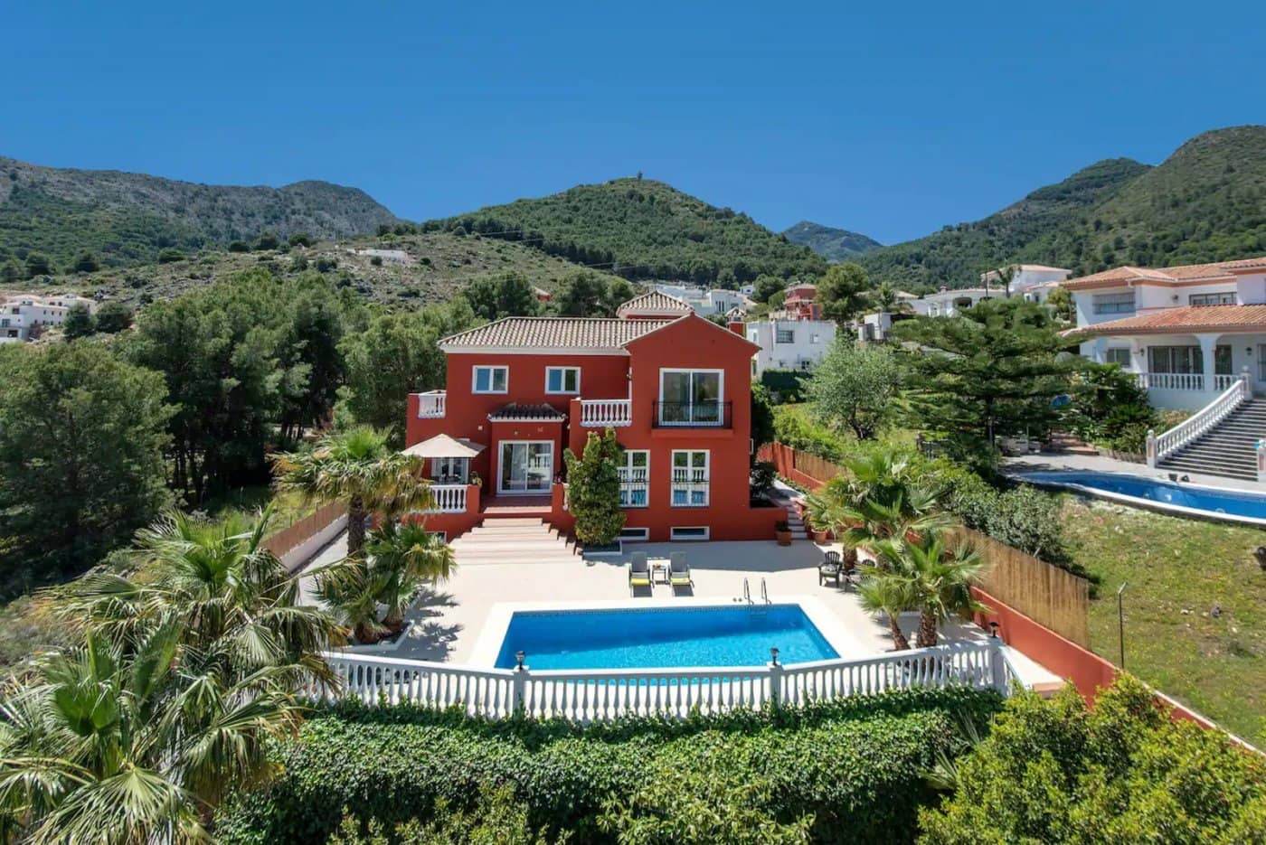 4 soveværelse Villa til salg i Pinos de Alhaurin med swimmingpool garage - € 895.000 (Ref: 10078424)