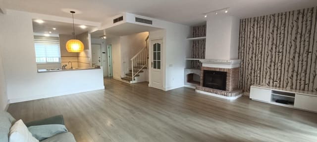 4 sovrum Radhus till salu i Alhaurín de la Torre med pool garage - 445 000 € (Ref: 10129549)
