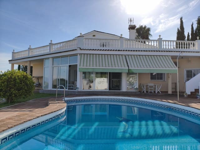 3 soveværelse Finca/Landehus til salg i Alhaurín el Grande med swimmingpool garage - € 499.000 (Ref: 10147175)