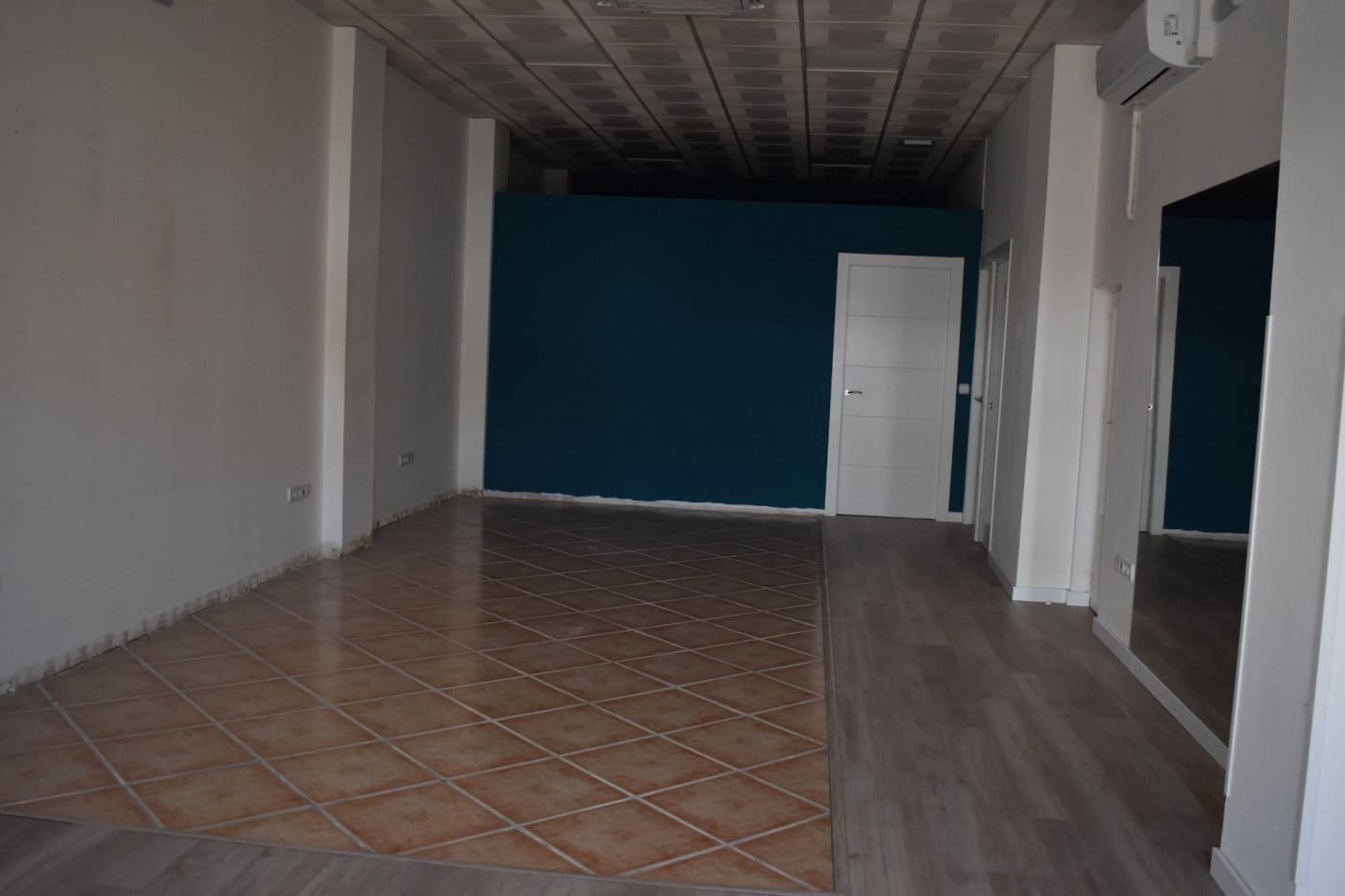 Commercial for rent in Coin - € 800 (Ref: 7113563)