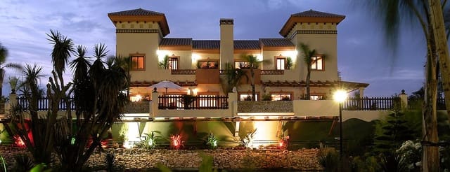 3 makuuhuone Paritalo myytävänä paikassa Coín mukana uima-altaan - 419 000 € (Ref: 7474281)