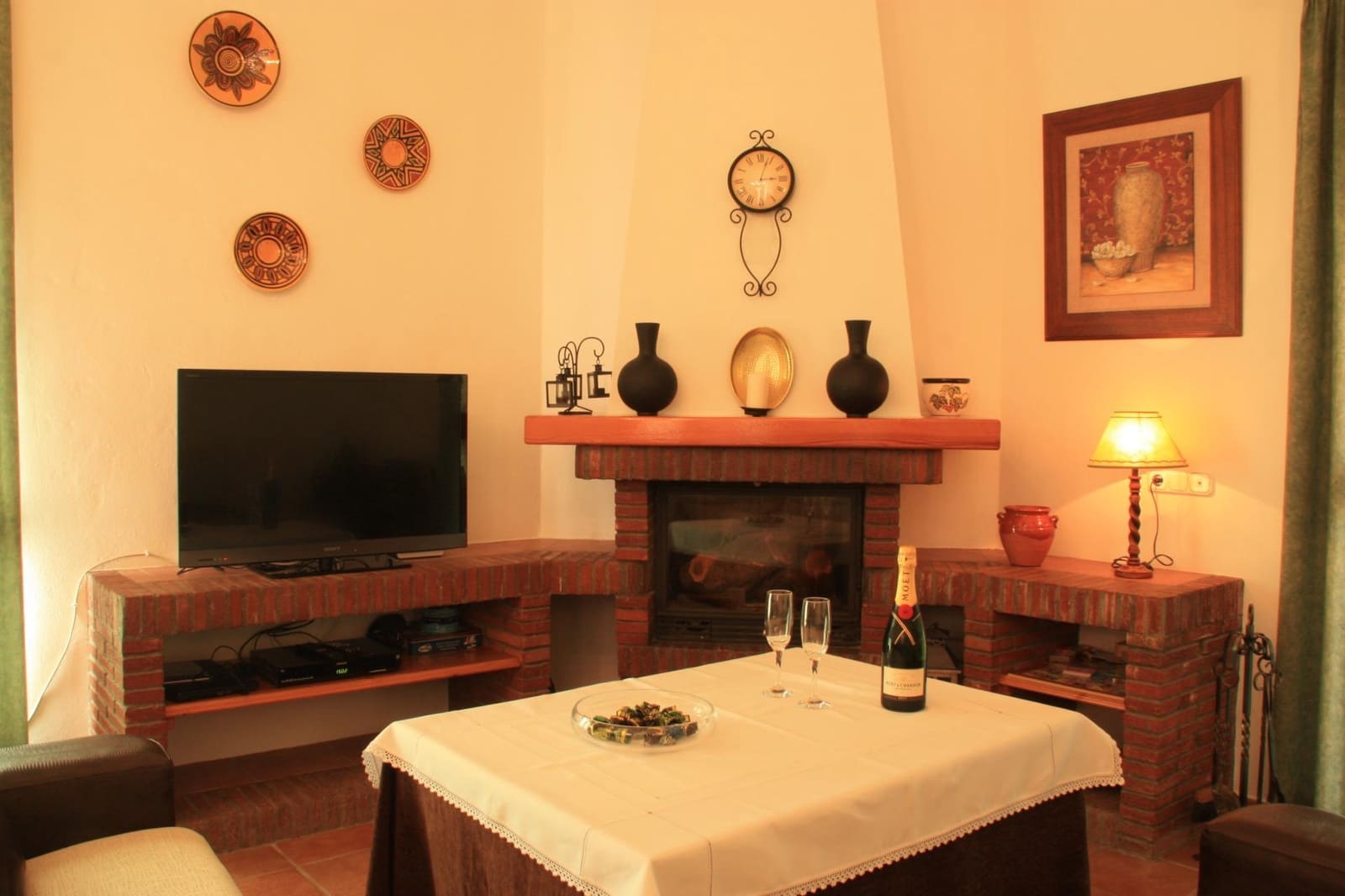 4 bedroom Villa for rent in Alhaurin de la Torre with pool garage - € 2,000 (Ref: 8423437)