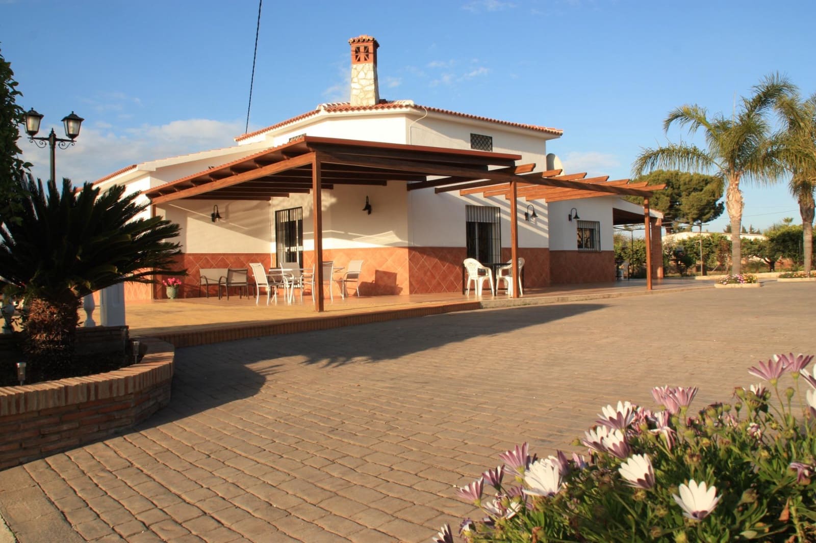 4 bedroom Villa for rent in Alhaurin de la Torre with pool garage - € 2,000 (Ref: 8423437)