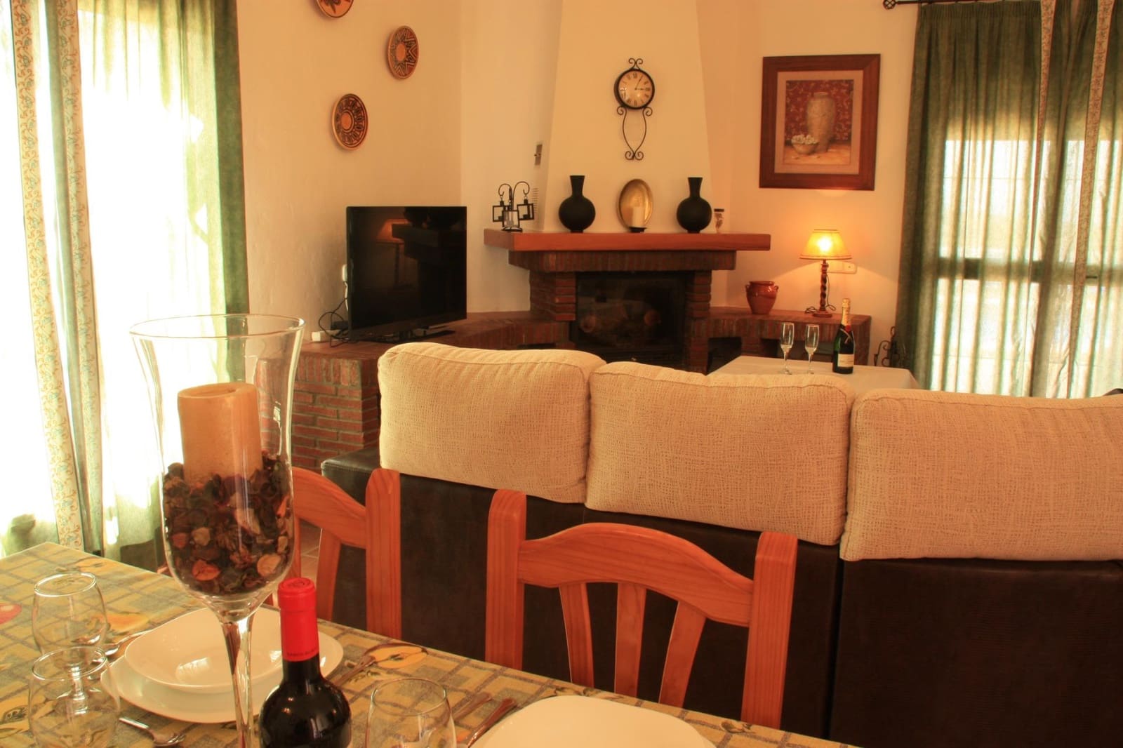 4 bedroom Villa for rent in Alhaurin de la Torre with pool garage - € 2,000 (Ref: 8423437)