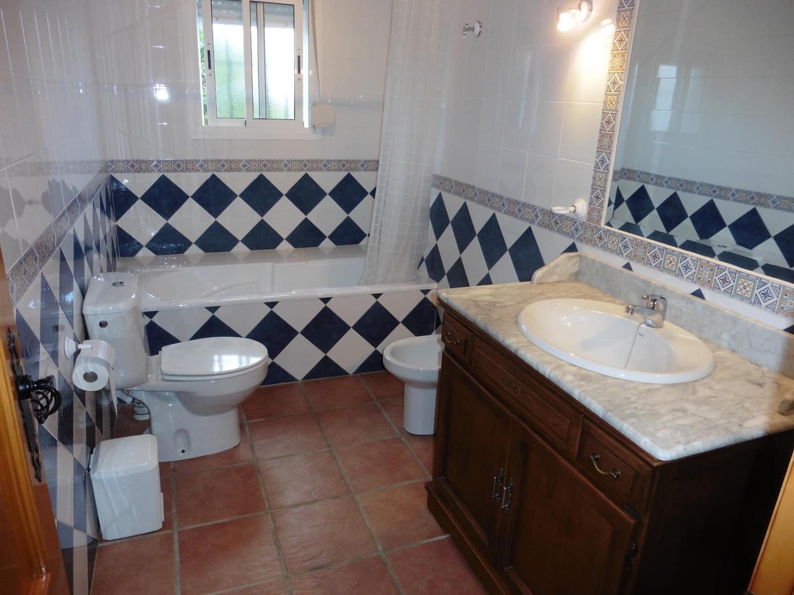 4 bedroom Villa for rent in Alhaurin de la Torre with pool garage - € 2,000 (Ref: 8423437)