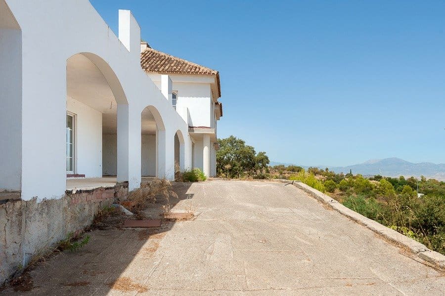 9 bedroom Villa for sale in Alhaurin el Grande - € 875,000 (Ref: 8623667)