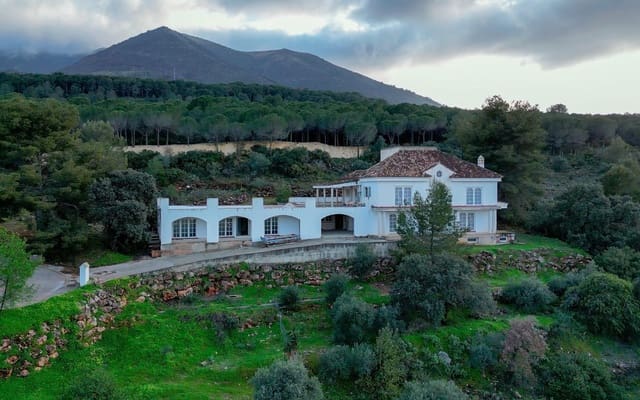 Chalet de 9 habitaciones en Alhaurín el Grande en venta - 875.000 € (Ref: 8623667)