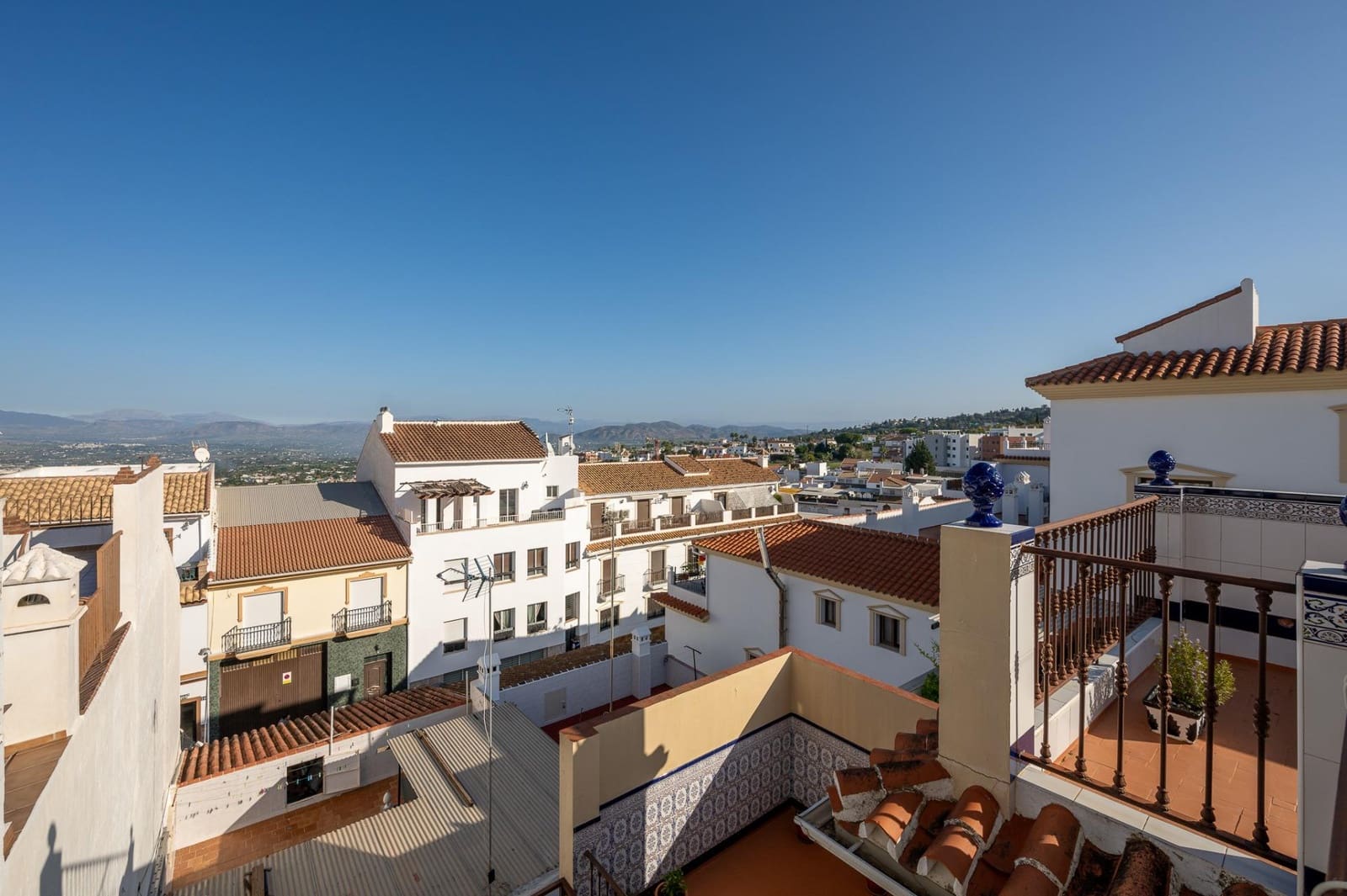 8 soverom Rekkehus til salgs i Alhaurin el Grande med garasje - € 449 950 (Ref: 8645225)