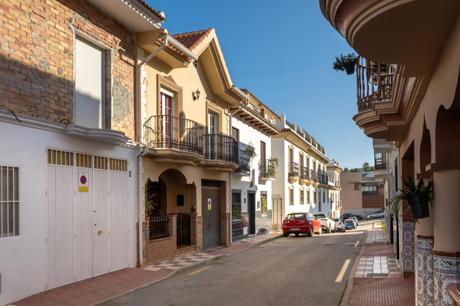 8 soverom Rekkehus til salgs i Alhaurin el Grande med garasje - € 449 950 (Ref: 8645225)