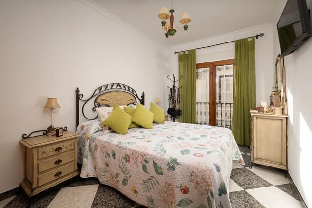 8 soverom Rekkehus til salgs i Alhaurín el Grande med garasje - € 449 950 (Ref: 8645225)