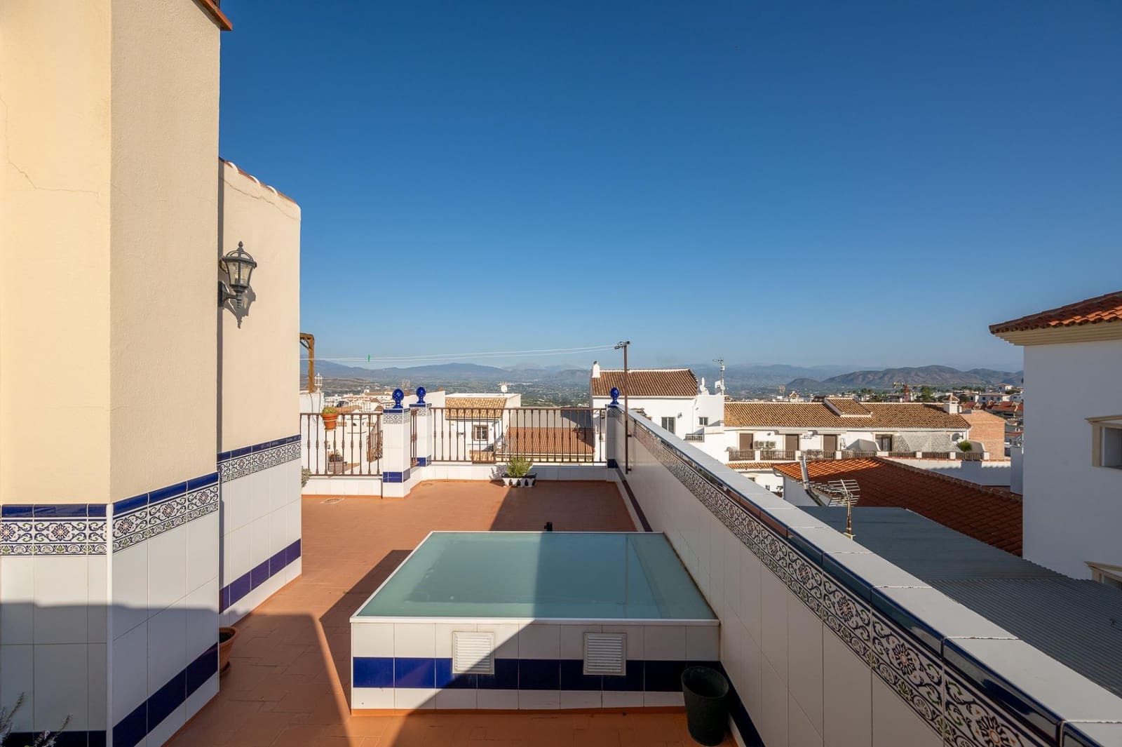 8 soverom Rekkehus til salgs i Alhaurin el Grande med garasje - € 449 950 (Ref: 8645225)