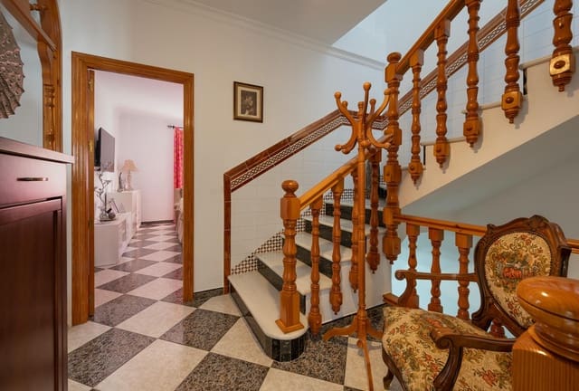 8 soverom Rekkehus til salgs i Alhaurín el Grande med garasje - € 449 950 (Ref: 8645225)