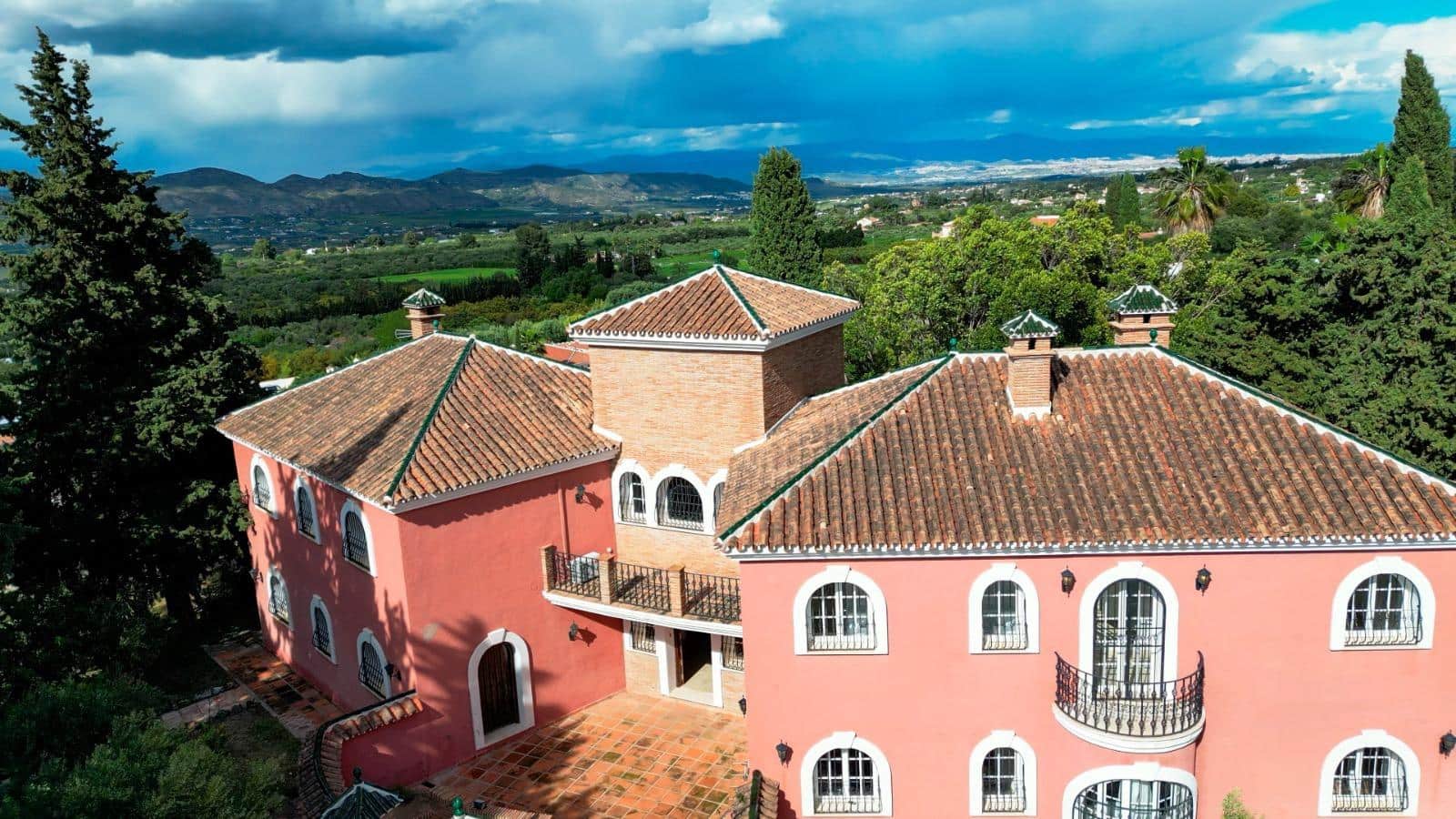 5 soverom Villa til salgs i Alhaurin el Grande med svømmebasseng - € 950 000 (Ref: 8869841)