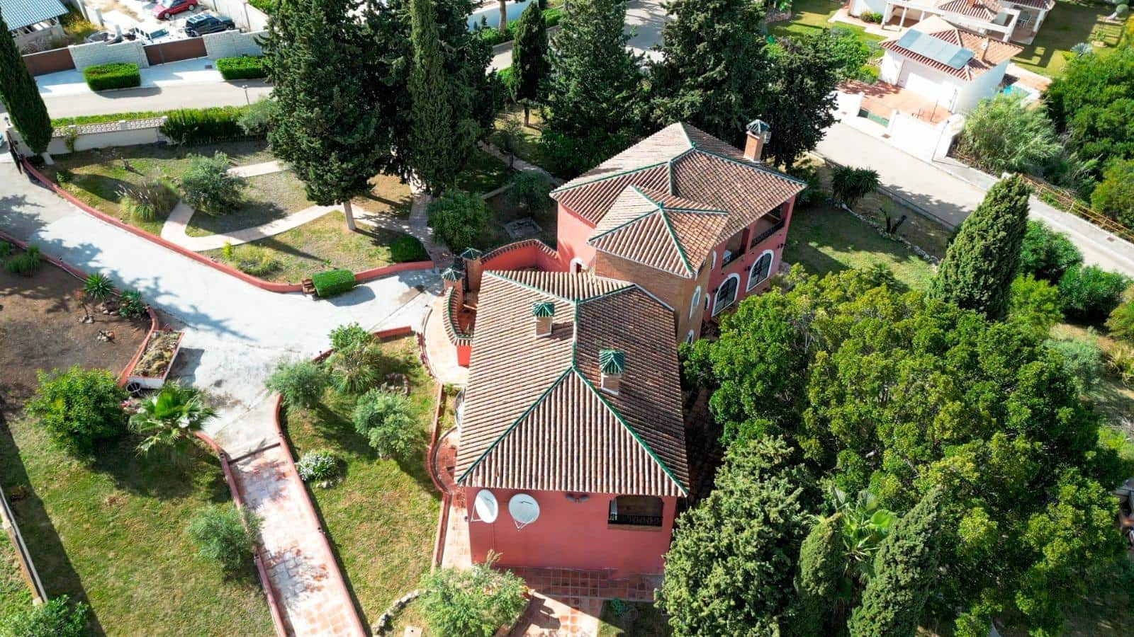 5 soverom Villa til salgs i Alhaurin el Grande med svømmebasseng - € 950 000 (Ref: 8869841)